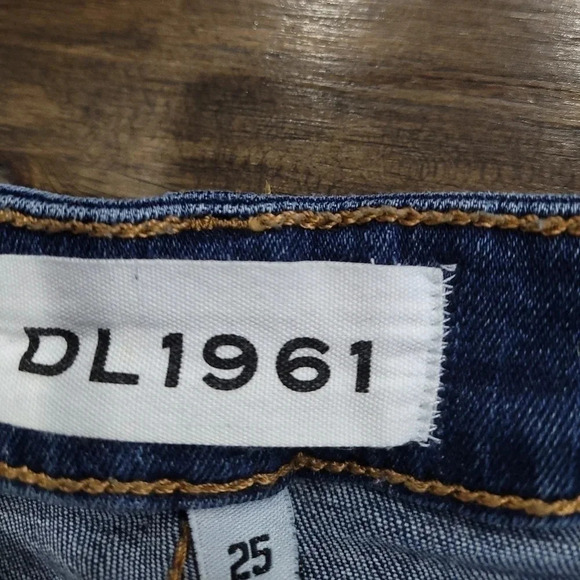 DL1961 Chrissy Trimtone Skinny Ankle Jeans in Incognito - Picture 9 of 14